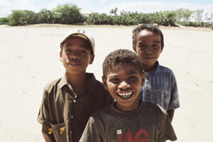 マダガスカル波動変換結界施術　2004年