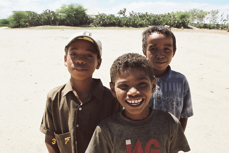 マダガスカル波動変換結界施術　2004年